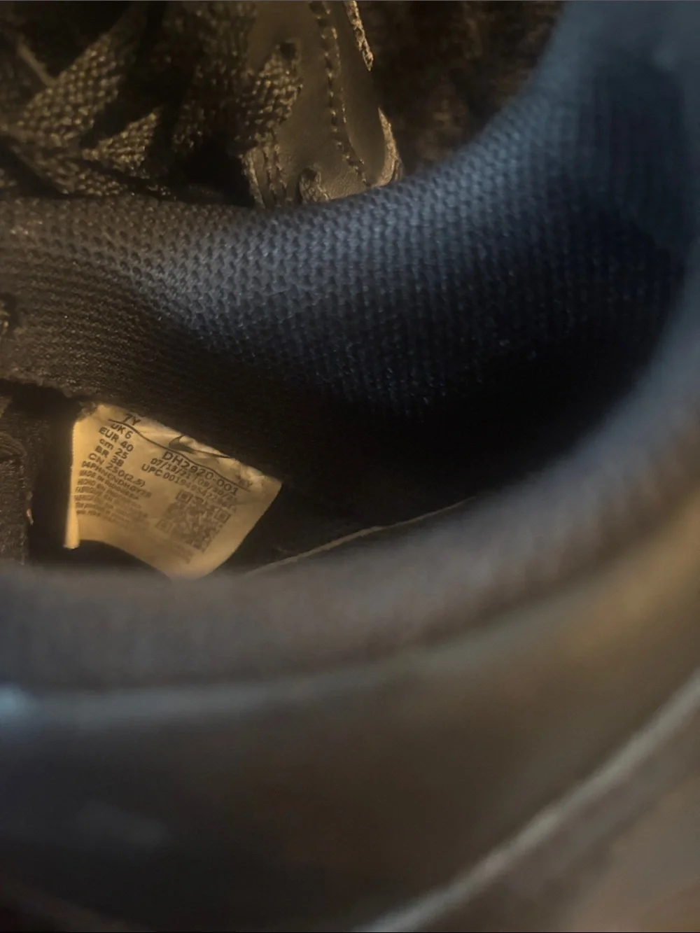 Nike Men's Black Low-Top Leather Sneakers